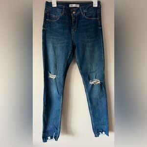 Zara ripped jeans ! Only wore once in good condition